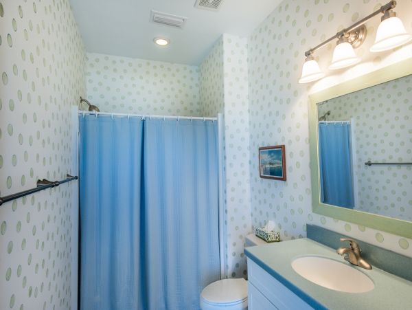 Stunning Gulf-Front 4-Bedroom Condo with Beach Views and Spacious Layout
