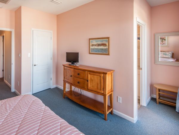 Stunning Gulf-Front 4-Bedroom Condo with Beach Views and Spacious Layout
