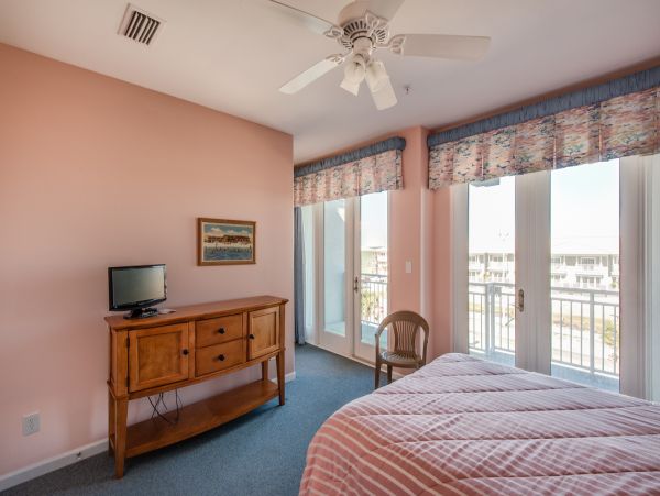 Stunning Gulf-Front 4-Bedroom Condo with Beach Views and Spacious Layout