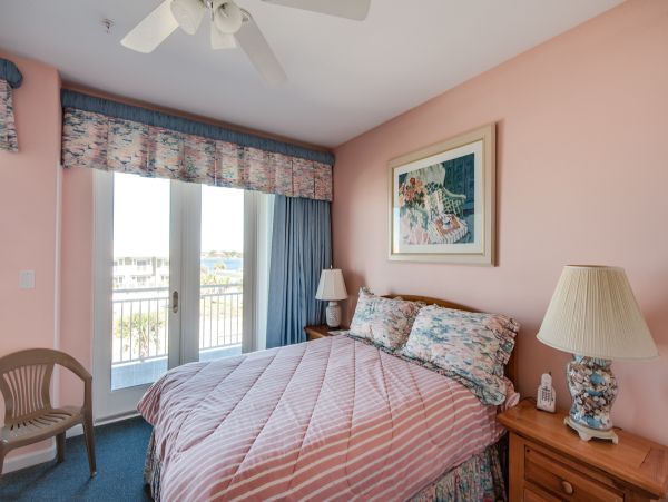 Stunning Gulf-Front 4-Bedroom Condo with Beach Views and Spacious Layout