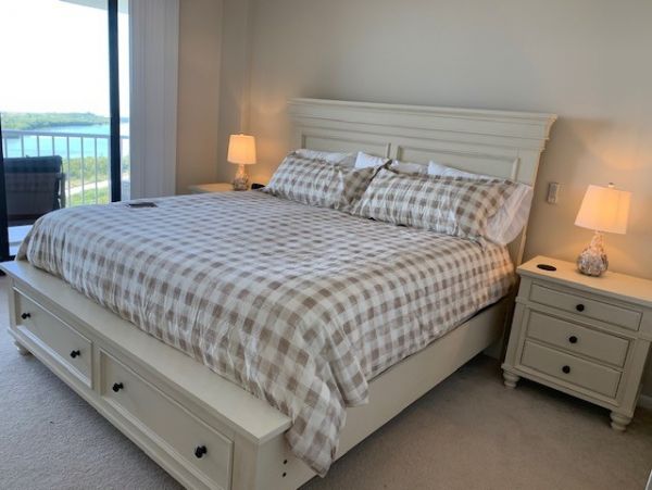 Oceanfront 2 Bedroom Vacation Condo in Marco Island