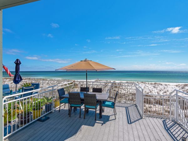 Beachfront Luxury: Stunning 4-Bedroom, 3-Bath Condo with Breathtaking Gulf Views