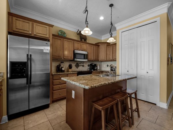 Beachfront Luxury: Stunning 4-Bedroom, 3-Bath Condo with Breathtaking Gulf Views