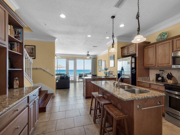 Beachfront Luxury: Stunning 4-Bedroom, 3-Bath Condo with Breathtaking Gulf Views