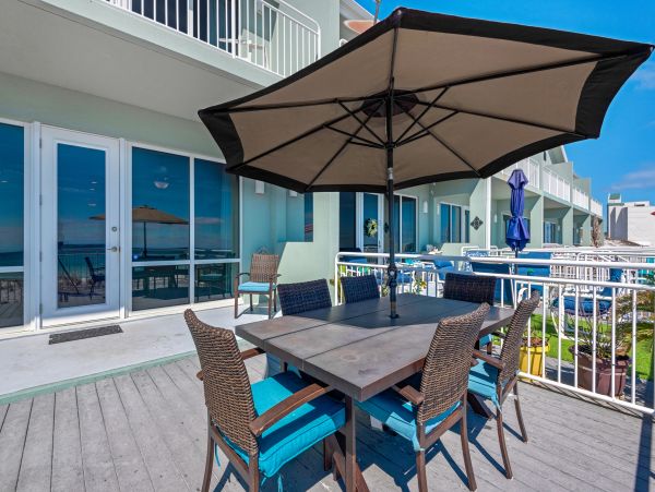 Beachfront Luxury: Stunning 4-Bedroom, 3-Bath Condo with Breathtaking Gulf Views