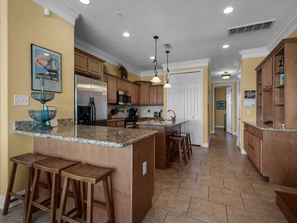 Beachfront Luxury: Stunning 4-Bedroom, 3-Bath Condo with Breathtaking Gulf Views
