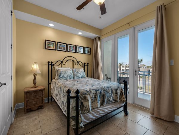 Beachfront Luxury: Stunning 4-Bedroom, 3-Bath Condo with Breathtaking Gulf Views