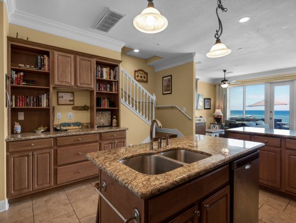 Beachfront Luxury: Stunning 4-Bedroom, 3-Bath Condo with Breathtaking Gulf Views
