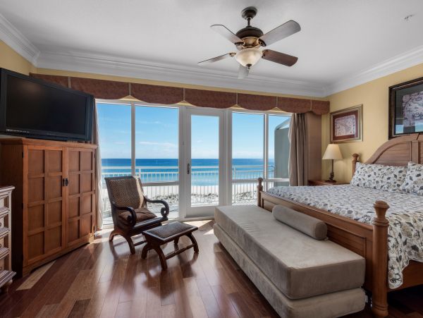 Beachfront Luxury: Stunning 4-Bedroom, 3-Bath Condo with Breathtaking Gulf Views