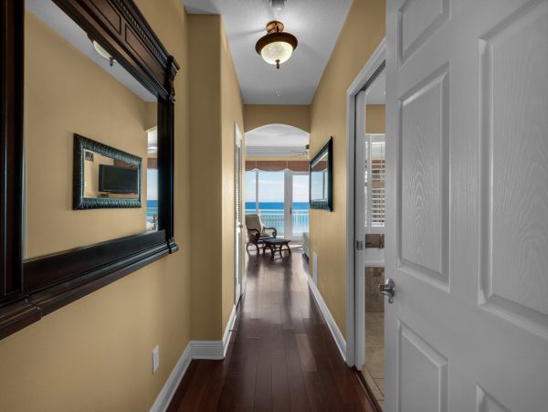 Beachfront Luxury: Stunning 4-Bedroom, 3-Bath Condo with Breathtaking Gulf Views