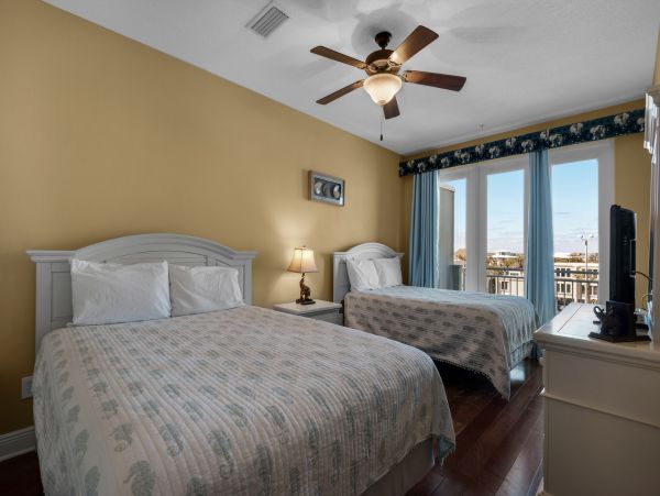 Beachfront Luxury: Stunning 4-Bedroom, 3-Bath Condo with Breathtaking Gulf Views