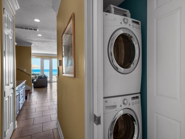 Beachfront Luxury: Stunning 4-Bedroom, 3-Bath Condo with Breathtaking Gulf Views