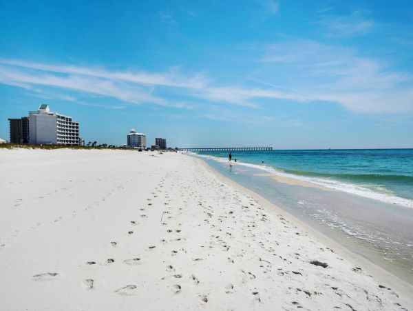 Beachfront Luxury: Stunning 4-Bedroom, 3-Bath Condo with Breathtaking Gulf Views