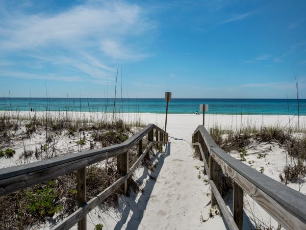 Beachfront Luxury: Stunning 4-Bedroom, 3-Bath Condo with Breathtaking Gulf Views