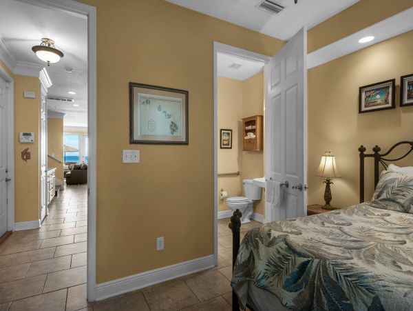 Beachfront Luxury: Stunning 4-Bedroom, 3-Bath Condo with Breathtaking Gulf Views