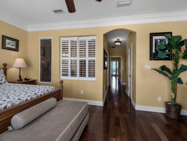 Beachfront Luxury: Stunning 4-Bedroom, 3-Bath Condo with Breathtaking Gulf Views