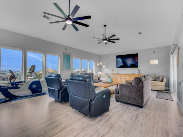 Four Bedroom-2 baths home with spectacular gulf views 2 blocks to the beach