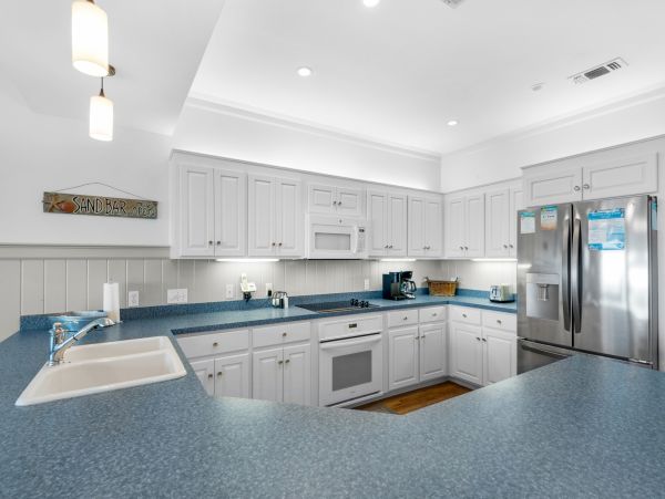 Beachfront Bliss on Pensacola Beach: Spacious 4-Bedroom Condo with Stunning Gulf Views
