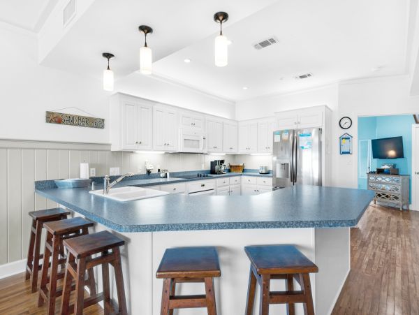 Beachfront Bliss on Pensacola Beach: Spacious 4-Bedroom Condo with Stunning Gulf Views