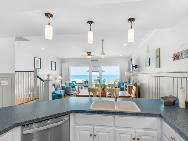 Beachfront Bliss on Pensacola Beach: Spacious 4-Bedroom Condo with Stunning Gulf Views