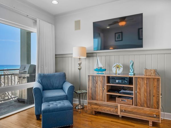 Beachfront Bliss on Pensacola Beach: Spacious 4-Bedroom Condo with Stunning Gulf Views