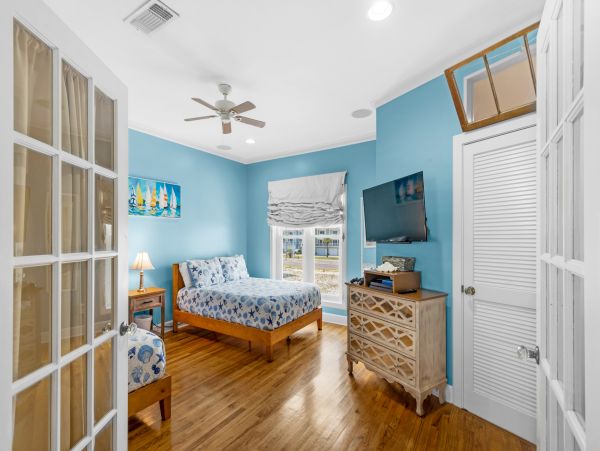 Beachfront Bliss on Pensacola Beach: Spacious 4-Bedroom Condo with Stunning Gulf Views