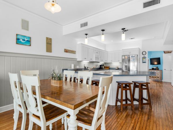 Beachfront Bliss on Pensacola Beach: Spacious 4-Bedroom Condo with Stunning Gulf Views