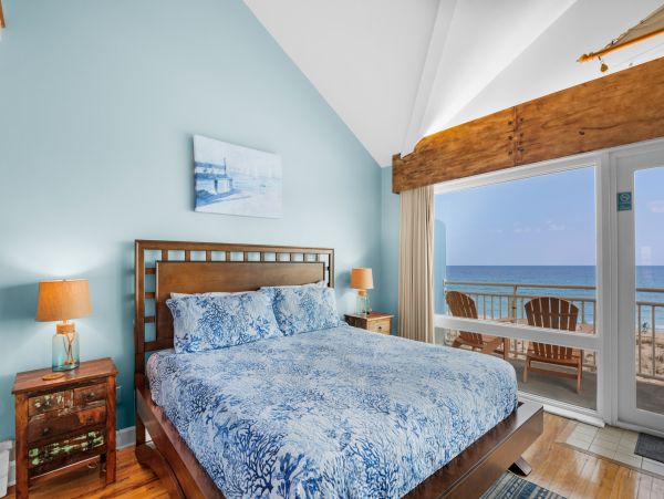 Beachfront Bliss on Pensacola Beach: Spacious 4-Bedroom Condo with Stunning Gulf Views