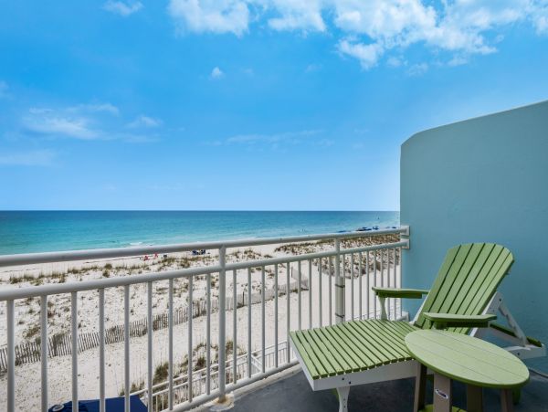 Beachfront Bliss on Pensacola Beach: Spacious 4-Bedroom Condo with Stunning Gulf Views