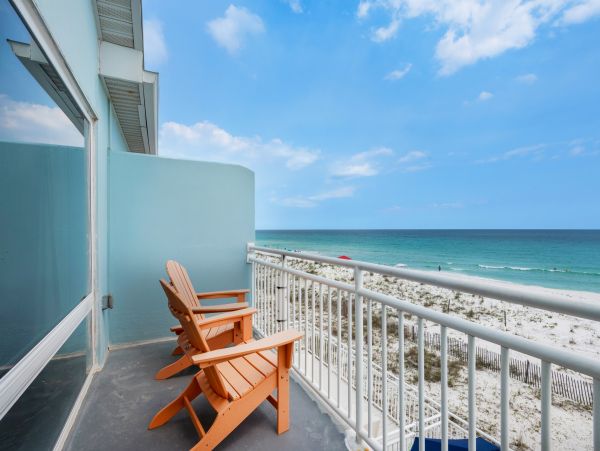 Beachfront Bliss on Pensacola Beach: Spacious 4-Bedroom Condo with Stunning Gulf Views
