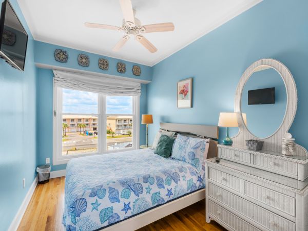 Beachfront Bliss on Pensacola Beach: Spacious 4-Bedroom Condo with Stunning Gulf Views