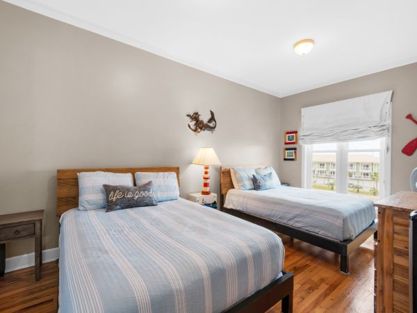 Beachfront Bliss on Pensacola Beach: Spacious 4-Bedroom Condo with Stunning Gulf Views