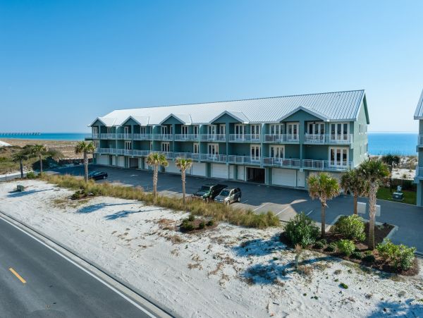 Beachfront Bliss on Pensacola Beach: Spacious 4-Bedroom Condo with Stunning Gulf Views