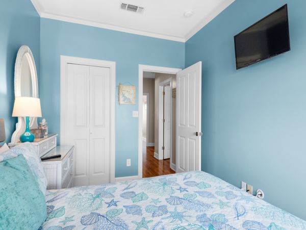Beachfront Bliss on Pensacola Beach: Spacious 4-Bedroom Condo with Stunning Gulf Views