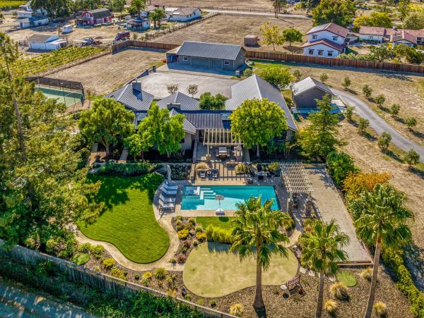 Spacious Four Bedroom Home with Private Pool & Spa