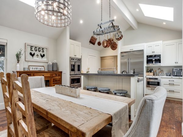 Spacious Four Bedroom Home with Private Pool & Spa
