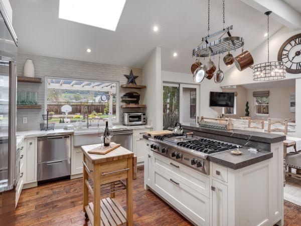 Spacious Four Bedroom Home with Private Pool & Spa
