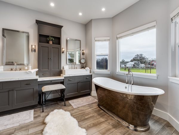 Spacious Four Bedroom Home with Private Pool & Spa