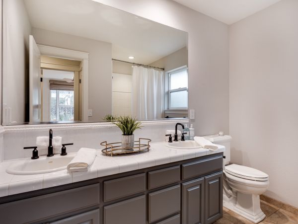Spacious Four Bedroom Home with Private Pool & Spa