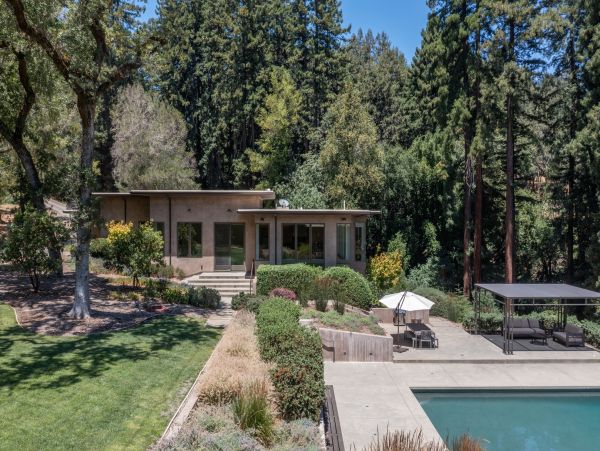 Modern Four Bedroom Vacation Pool Home