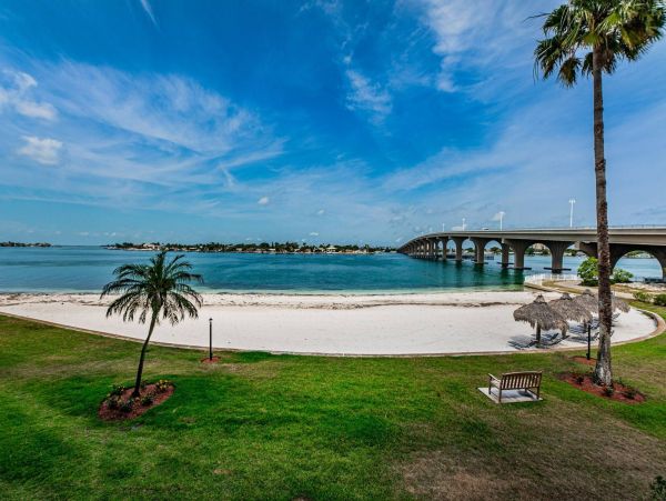 Isla Del Sol Two Bedroom Vacation Rental with Stunning Views