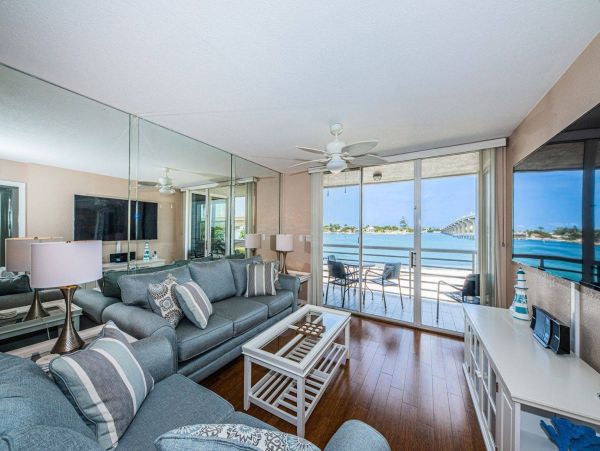 Isla Del Sol Two Bedroom Vacation Rental with Stunning Views