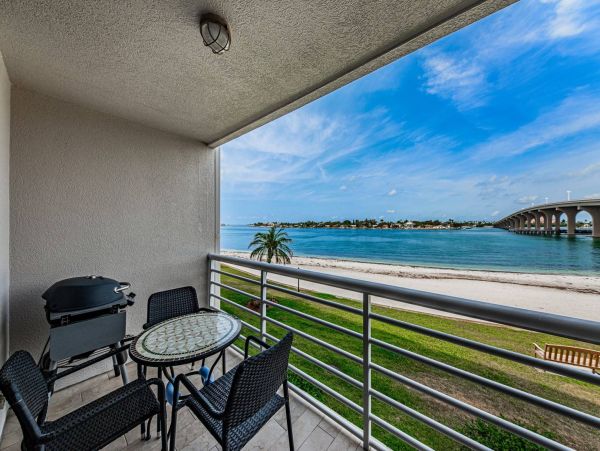Isla Del Sol Two Bedroom Vacation Rental with Stunning Views