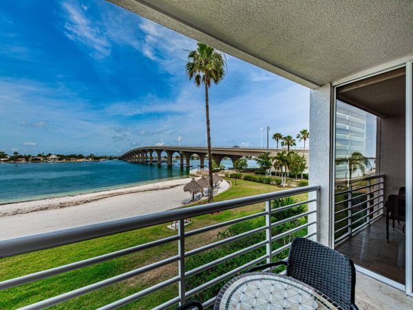 Isla Del Sol Two Bedroom Vacation Rental with Stunning Views