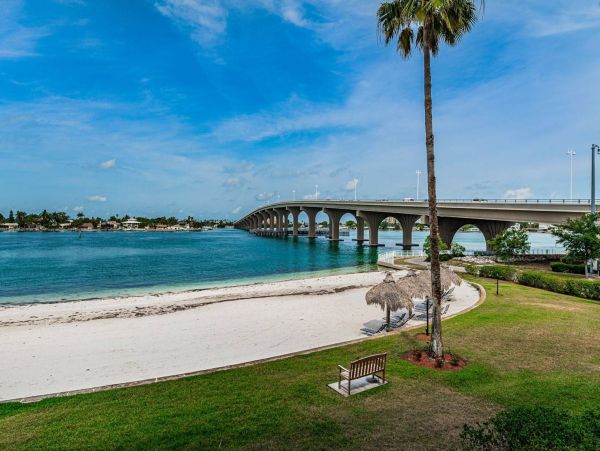 Isla Del Sol Two Bedroom Vacation Rental with Stunning Views