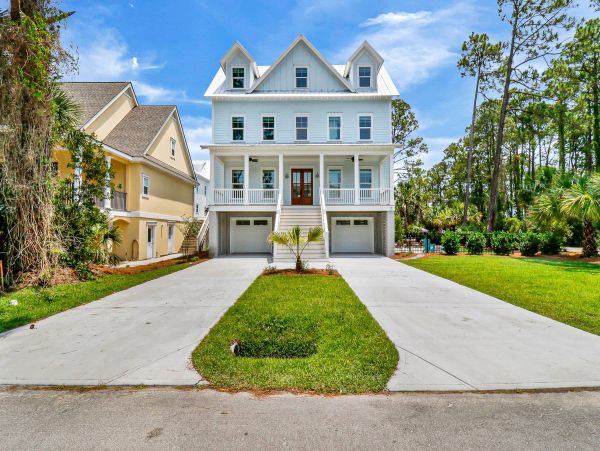 Hilton Head Beautiful 9 Bedroom Pool Home