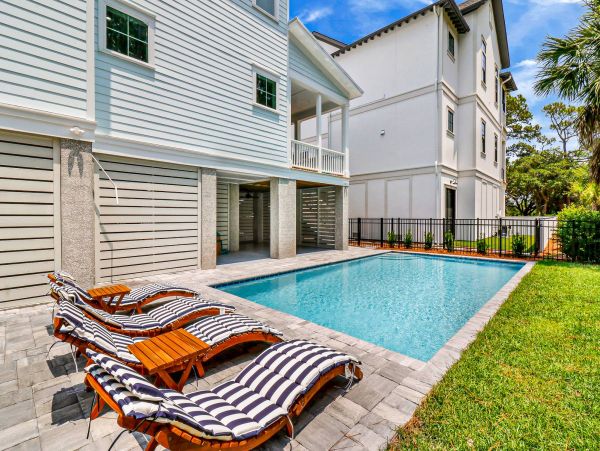 Hilton Head Beautiful 9 Bedroom Pool Home