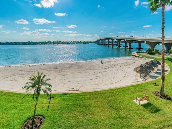 Beautifully Remodeled Luxury Vacation Condo