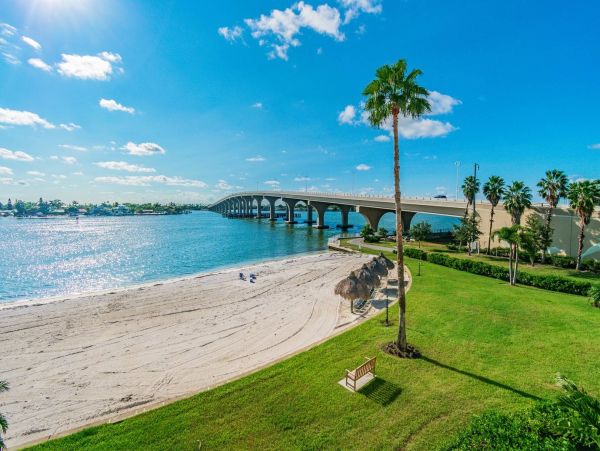 St. Petersburg Two Bedroom Luxury Vacation Condo