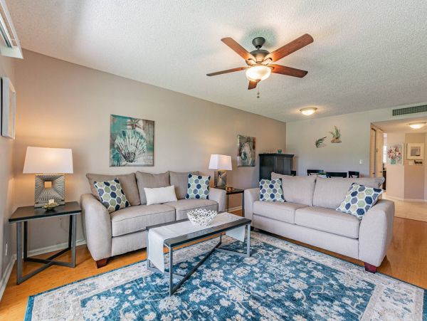 Charming 2 Bedroom Vacation Condo in St. Petersburg